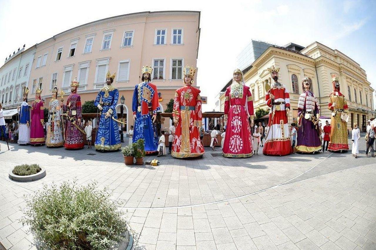 Korona Apartman Секешфехервар Экстерьер фото
